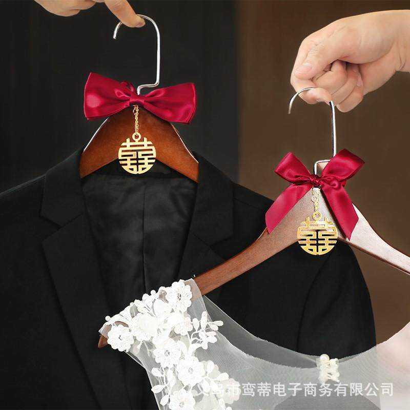 结婚礼喜字衣架一对挂婚纱礼服中式喜字衣架新娘新郎秀禾红色衣挂 - 图2
