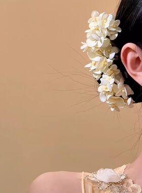 新中式古风白色花朵发簪优雅盘发钗旗袍订婚头饰女氛围感发饰