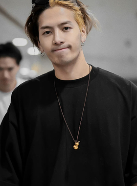 王嘉尔邓为同款金色葫芦项链