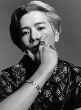 王嘉尔同款满钻手链送男友