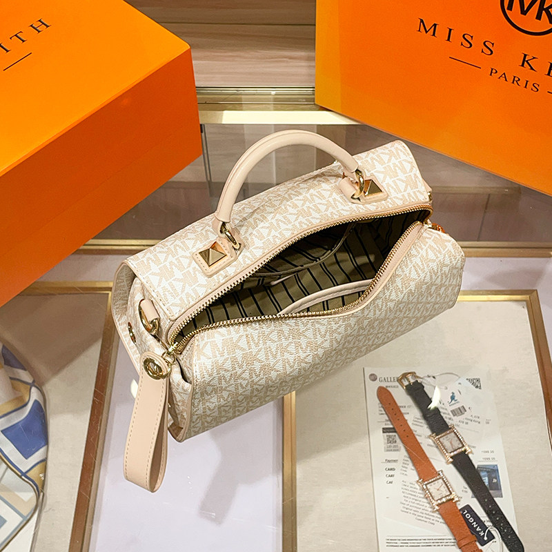 香港轻奢波士顿包2026新款女式大容量枕头包气质高级感单肩手提包,淘宝优惠券,粉丝福利购,淘宝优惠卷