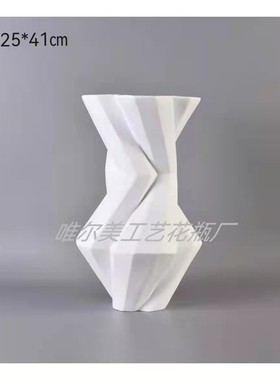 现代花瓶轻奢抽象扭转几何树脂网红花瓶摆件家居样板房软装北欧