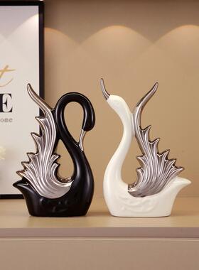 轻奢高级感创意情侣天鹅摆件客厅酒柜电视柜办公室玄关陶瓷装饰品