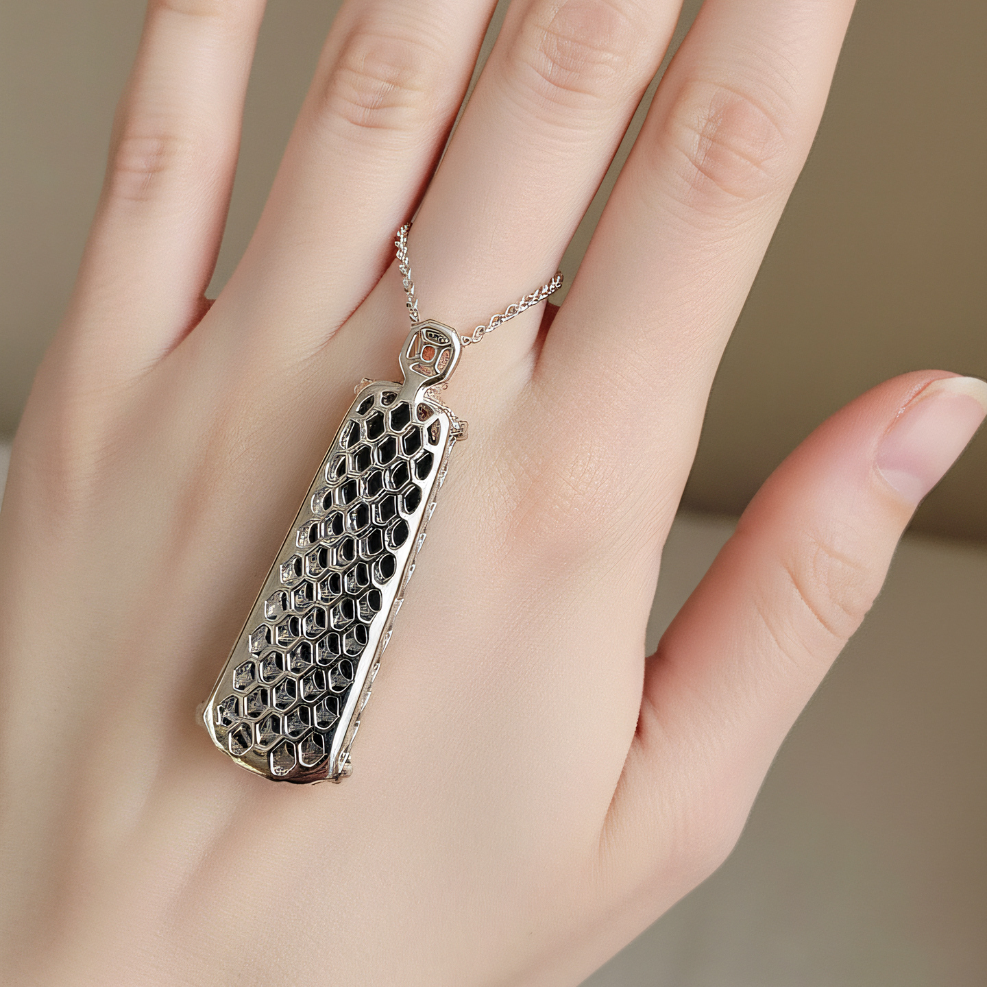 AILEQ 925银天然玉髓满绿美人尖平安无事牌吊坠珠宝欧若风项链K10 - 图2