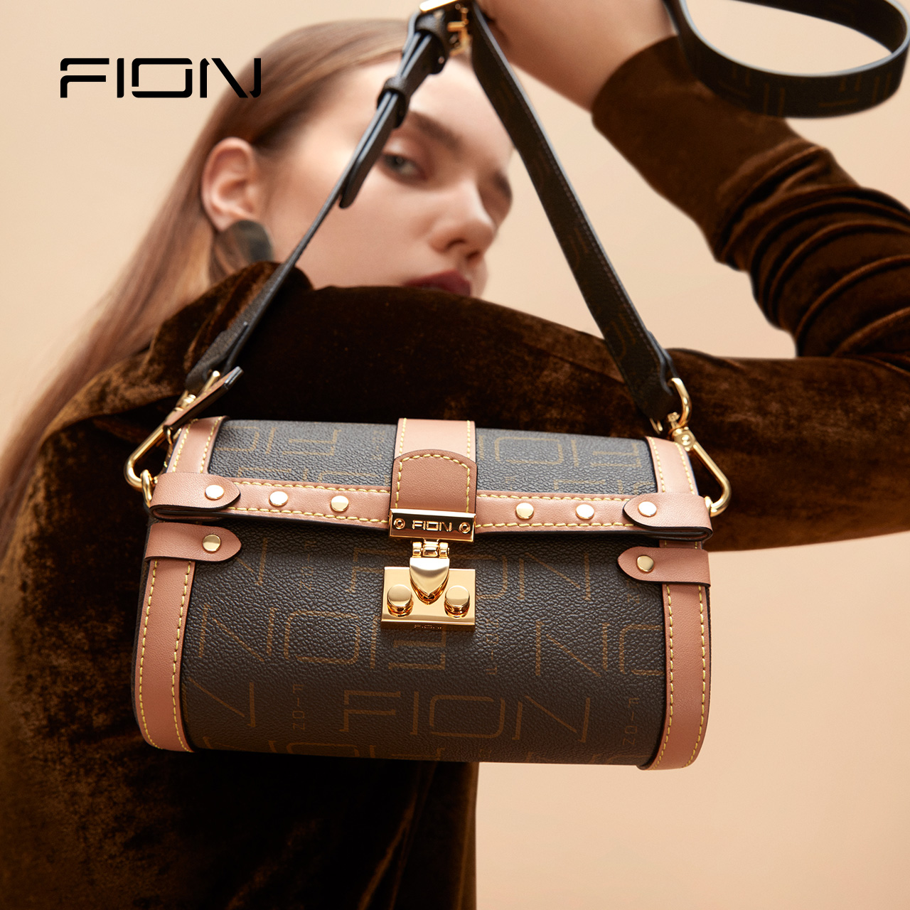Fion/菲安妮女包老花波士顿包2025新款枕头包轻奢品牌小众斜挎包