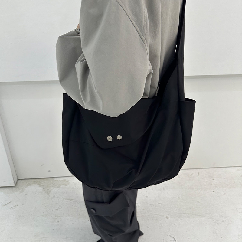 ARCcc 飞碟流浪包磁吸扣翻盖单肩斜跨邮差包男女通勤包,淘宝优惠券,粉丝福利购,淘宝优惠卷