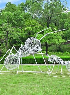 户外铁艺动物蝴蝶雕塑兔子摆件不锈钢镂空鹿发光蜻蜓蚂蚁装饰定制