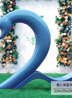 大型抽象天鹅摆件户外玻璃钢爱心形拍照道具园林景观爱情主题雕塑