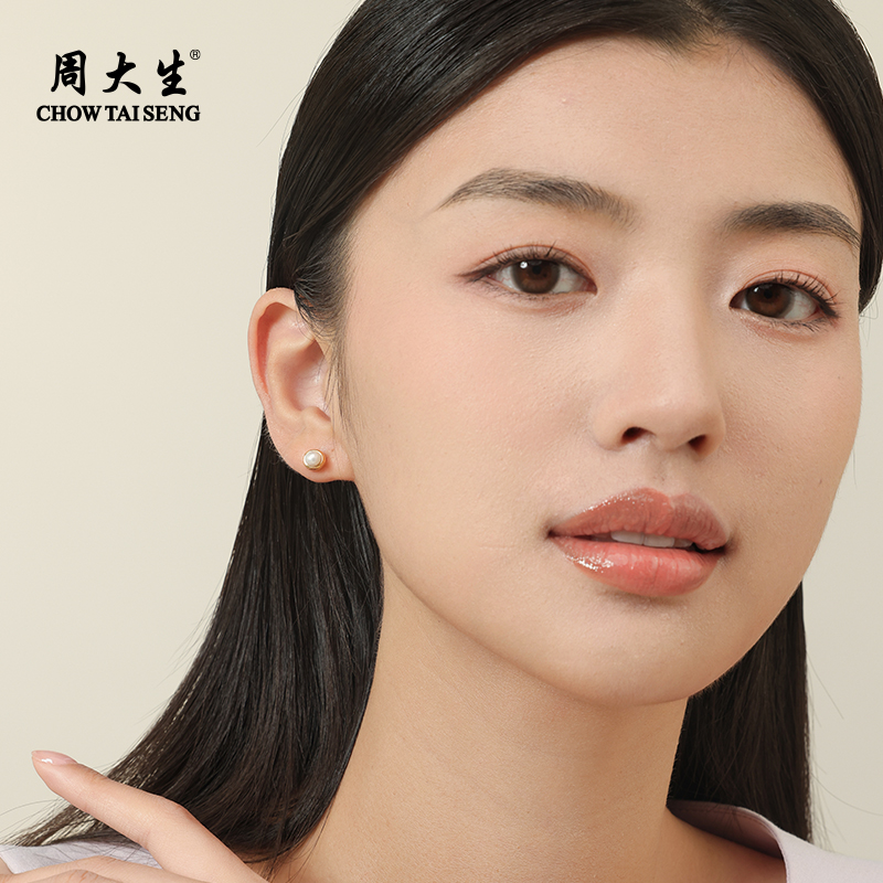 周大生珍珠耳钉素珠耳饰淡水珍珠强光泽百搭珍珠耳饰银耳针通勤 - 图1