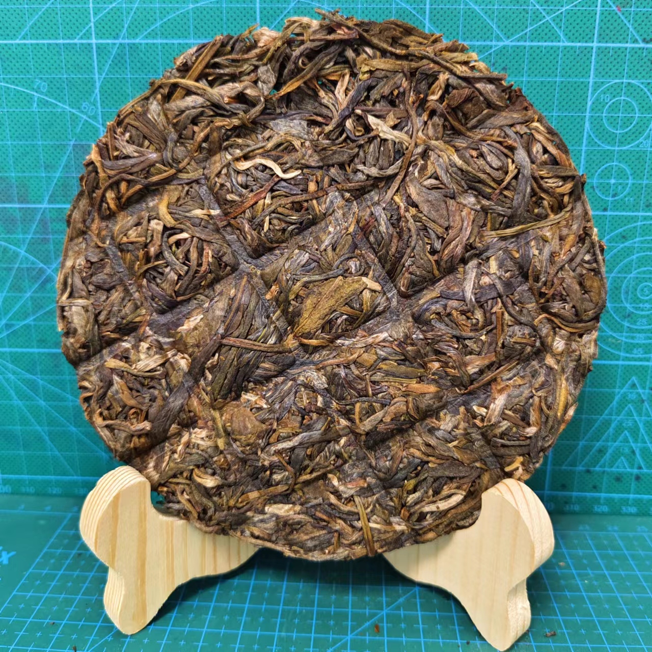 临沧白莺山老树茶箐手撕饼100克纯手工临沧茶高香高甜普洱茶生茶-图0