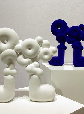 北欧创意抽象植绒k抽象艺术摆件样板间儿童房民宿网红软装饰品摆