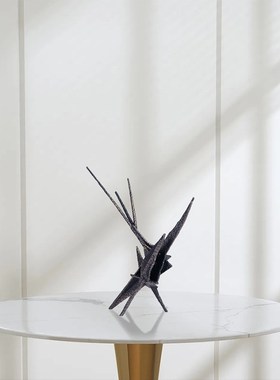 现代简约轻奢样板间n客厅玄关电视柜金属几何创意摆件树叶雕塑装