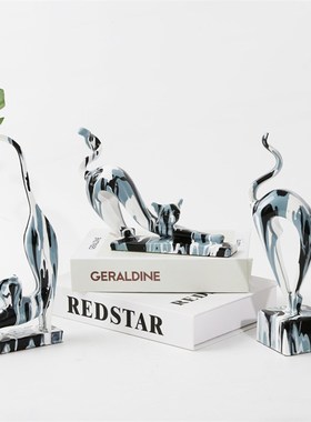 创意淋色三小猫树脂摆件书w架客厅桌面家居软装工艺品装饰小摆件