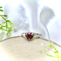 The pomegranate stone-loving ring