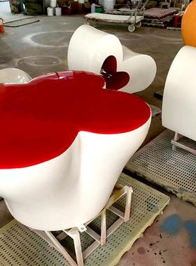 玻璃钢爱心座椅雕塑公园林景观爱情主题桌椅摆件商场甜品店装饰品