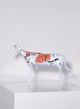 轻奢软装流浪马背上女o孩创意新中式镂空抽象马样板房售楼处装饰