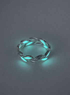 无聊了戴个能发光的树叶戒指女