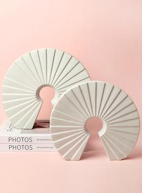 现代简约创意黑白色扇形摆件新中式样板房售楼处装饰品电视柜摆设