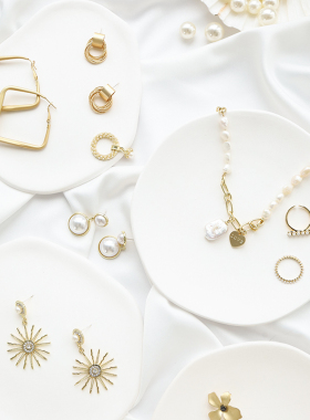 新品贝壳盘子拍摄道具ins白色陶瓷E盘戒指美甲饰品不规则收纳装饰