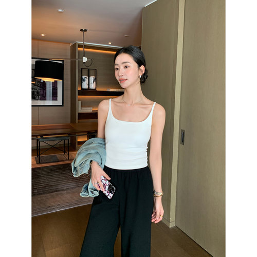 Maven Lin 带胸垫一体式方领吊带背心女修身短款舒适弹力针织上衣 - 图1