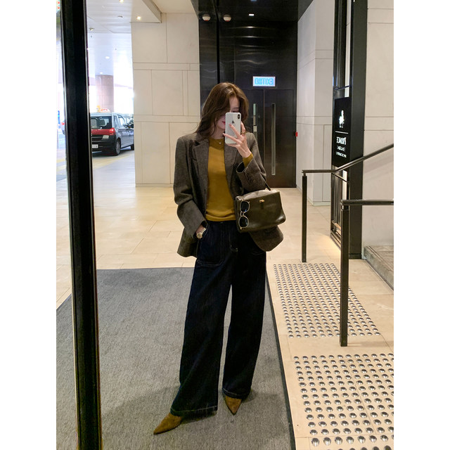 ຄໍາແນະນໍາທີ່ມັກຂອງ Maven Lin ແມ່ນ jeans ທີ່ບໍ່ມີແອວທີ່ມີສີຕົ້ນສະບັບສໍາລັບແມ່ຍິງທີ່ມີການອອກແບບວ່າງແລະ trousers ກວ້າງ.