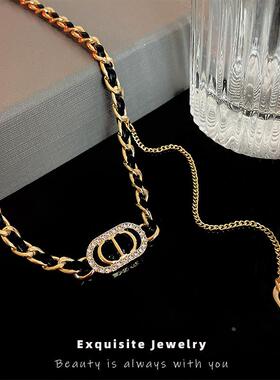 MaisonCleo小香风皮革缠绕镶水钻形猪鼻子项链欧美气质甜美毛衣锁