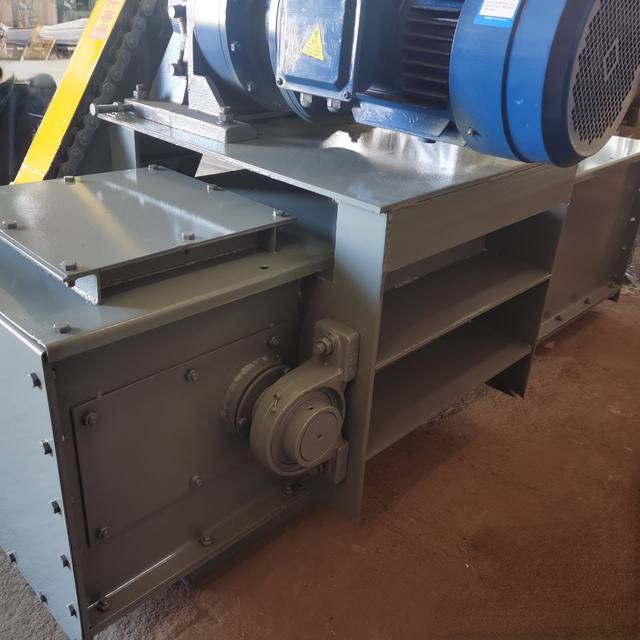 Scraper conveyor Dust granular sludge conveyor Scraper conveyor Slope lifting baffle mining feeding machine
