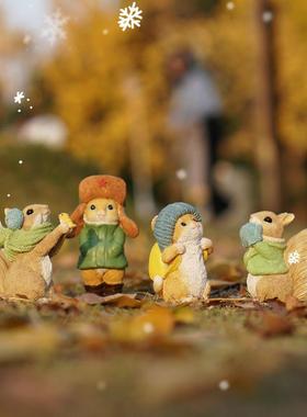 创意可爱猫咪松鼠小摆件浪漫情侣治愈办公室节日礼物送朋友耶诞节