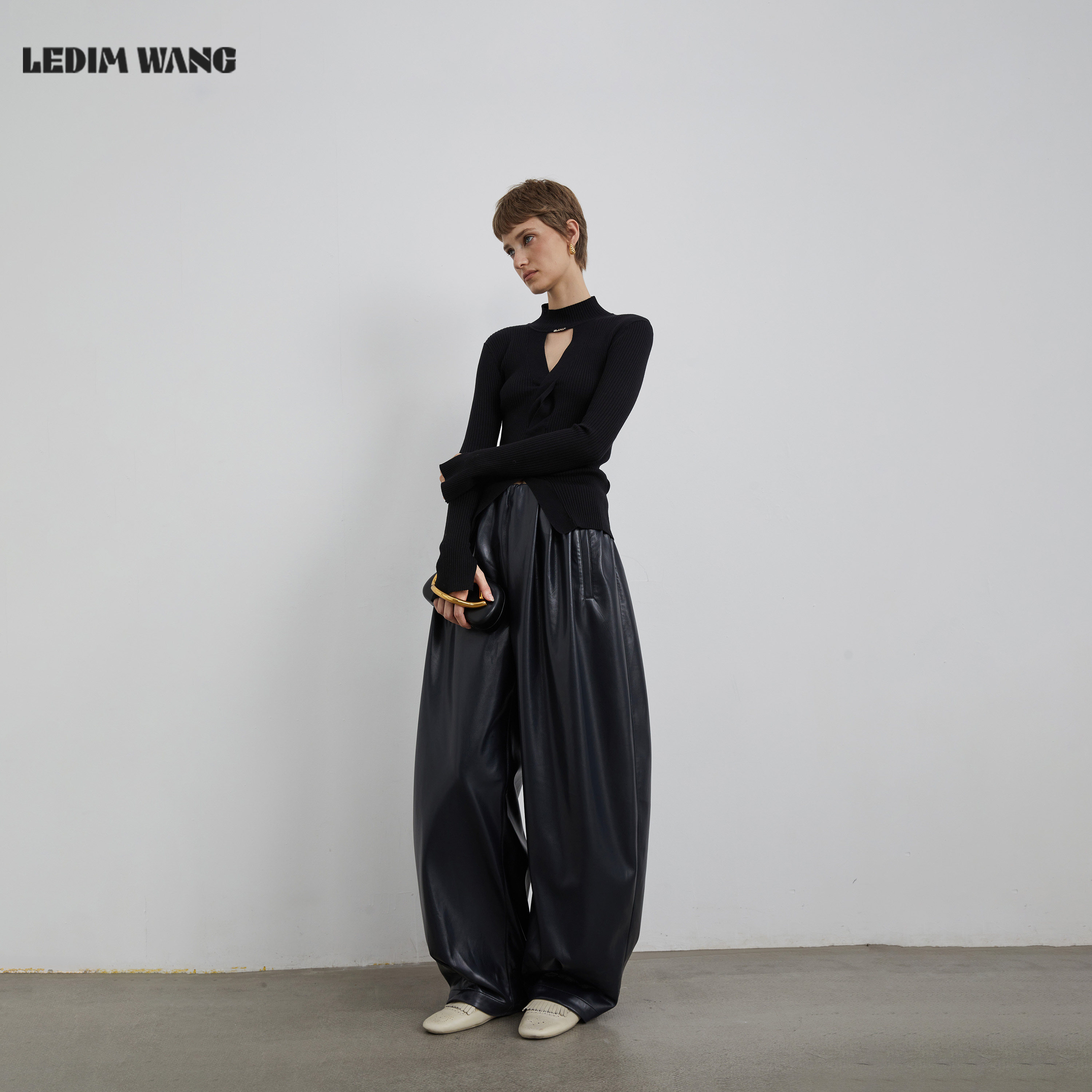 LEDIM WANG白标/慵懒垂感气球皮裤女25秋冬新款白色宽松阔腿长裤,淘宝优惠券,粉丝福利购,淘宝优惠卷