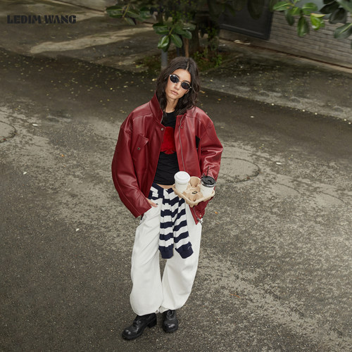 【明星同款】LEDIM WANG仿皮夹克羽绒服女新款鹅绒酒红色皮衣外套 - 图0