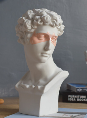 北欧现代简约眼罩大卫雕像雕塑人物摆件轻奢样板间艺术品软装饰品
