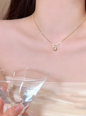 爆闪小方糖锆石吊坠项链女款简约素链小众锁骨链气质百搭颈链配饰