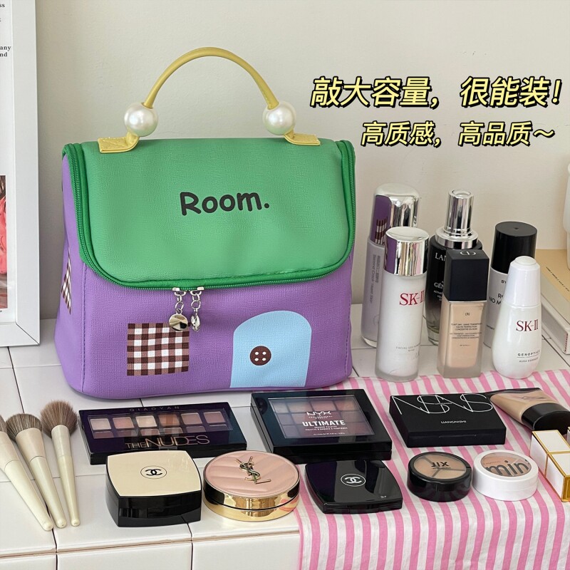 Small house cosmetic bag
