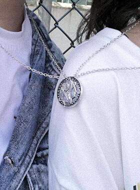 极速Along the way, there are your couple Lnecklaces, men and