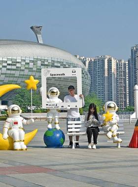 太空人大摆件太空人玻璃纤维雕塑大型航天火箭模型网红打卡落地装