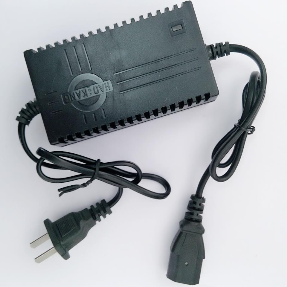 智能12V电动喷雾器充电器12V8AH/12AH/20AH电瓶充电器通用型 - 图1