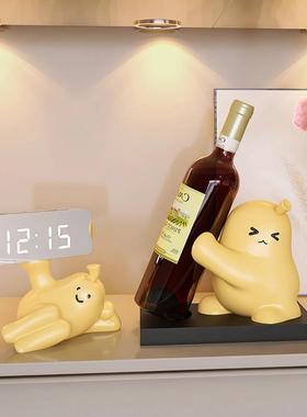 酒架摆件酒柜抱抱梨红酒架客厅餐厅边柜电视柜家居装饰品乔迁礼物