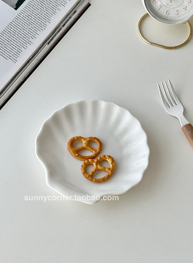 新品ins风白色陶瓷贝壳碟玄关钥匙收纳盘M首饰展示盘香薰蜡烛托盘