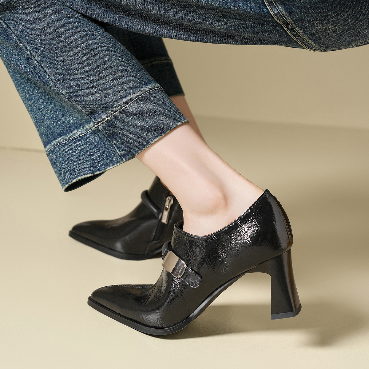 星期六真皮深口单鞋女2025春秋新款粗跟女士皮鞋女尖头中跟乐福鞋 - 图1