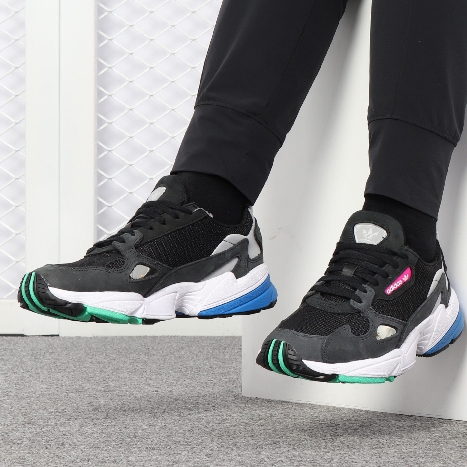 Adidas/阿迪达斯正品 当季新款三叶草女子 复古运动跑步鞋F35270,淘宝优惠券,粉丝福利购,淘宝优惠卷