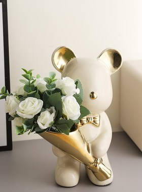 新品创意暴力熊捧花摆件家居客厅装饰品办公室桌面V可爱陶瓷艺术