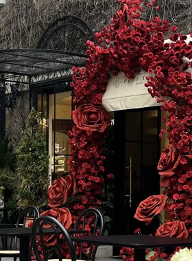 新品红玫瑰花拱门店铺q门情人节日装饰打卡摆拍照道具活动布置装