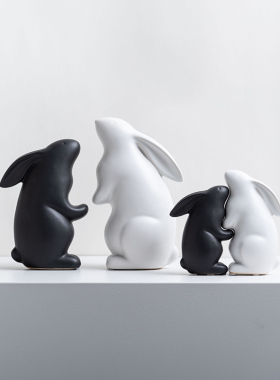 新品装饰推荐轻奢抱抱熊兔客厅书架卧室床头玄关摆件软.装饰品桌