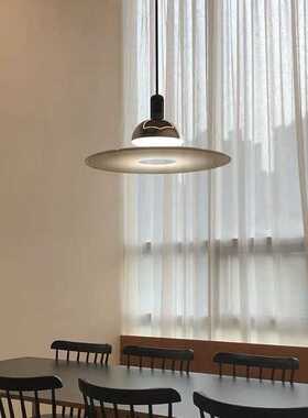 北欧飞碟餐厅吊灯新款现代简约水滴创意餐桌灯咖啡店吧台装饰灯具