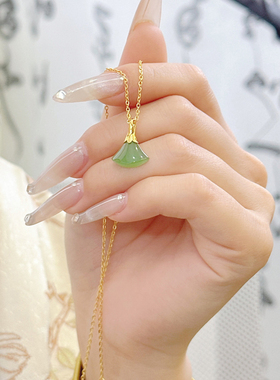 六桂福珠宝金镶玉裙摆吊坠