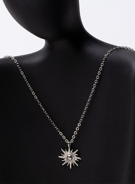 欧美时尚潮流金太阳神项链光芒吊坠简约小众设计感通用颈链毛衣链
