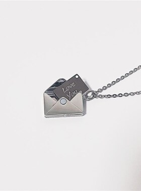 新品无聊了给自己戴一封情书!可打开信封项链小众V设计潮情侣吊坠