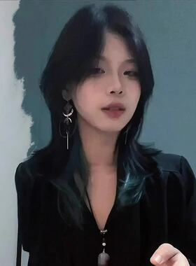 戴着耳环像会听到恶魔低语的感觉