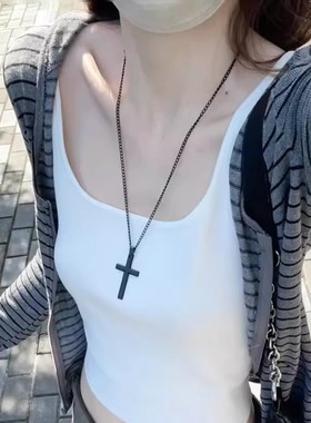 超酷~是暗黑系的光面十字架项链