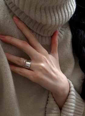 极简风银色光面小花戒指女款2025